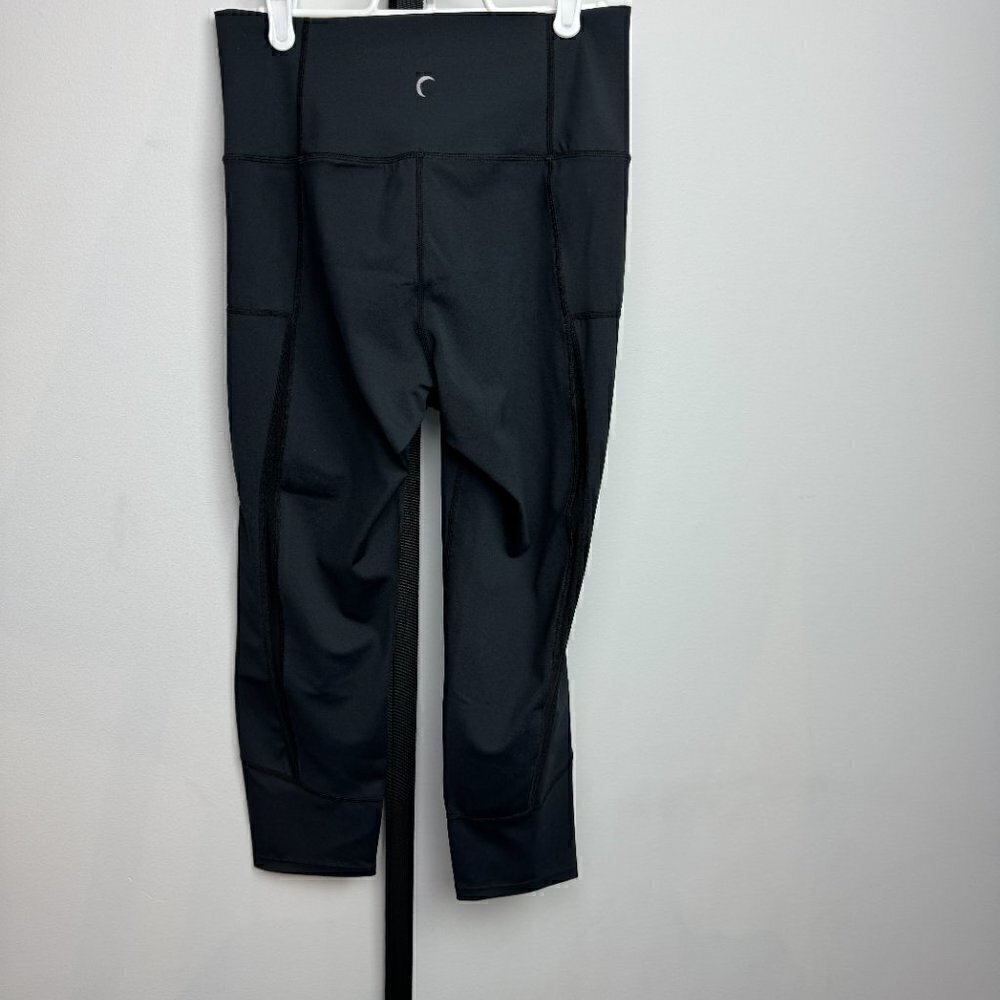 EUC - Zyia Light N Luxe Black Capris with Mesh Size 6-8 - Picture 5 of 9